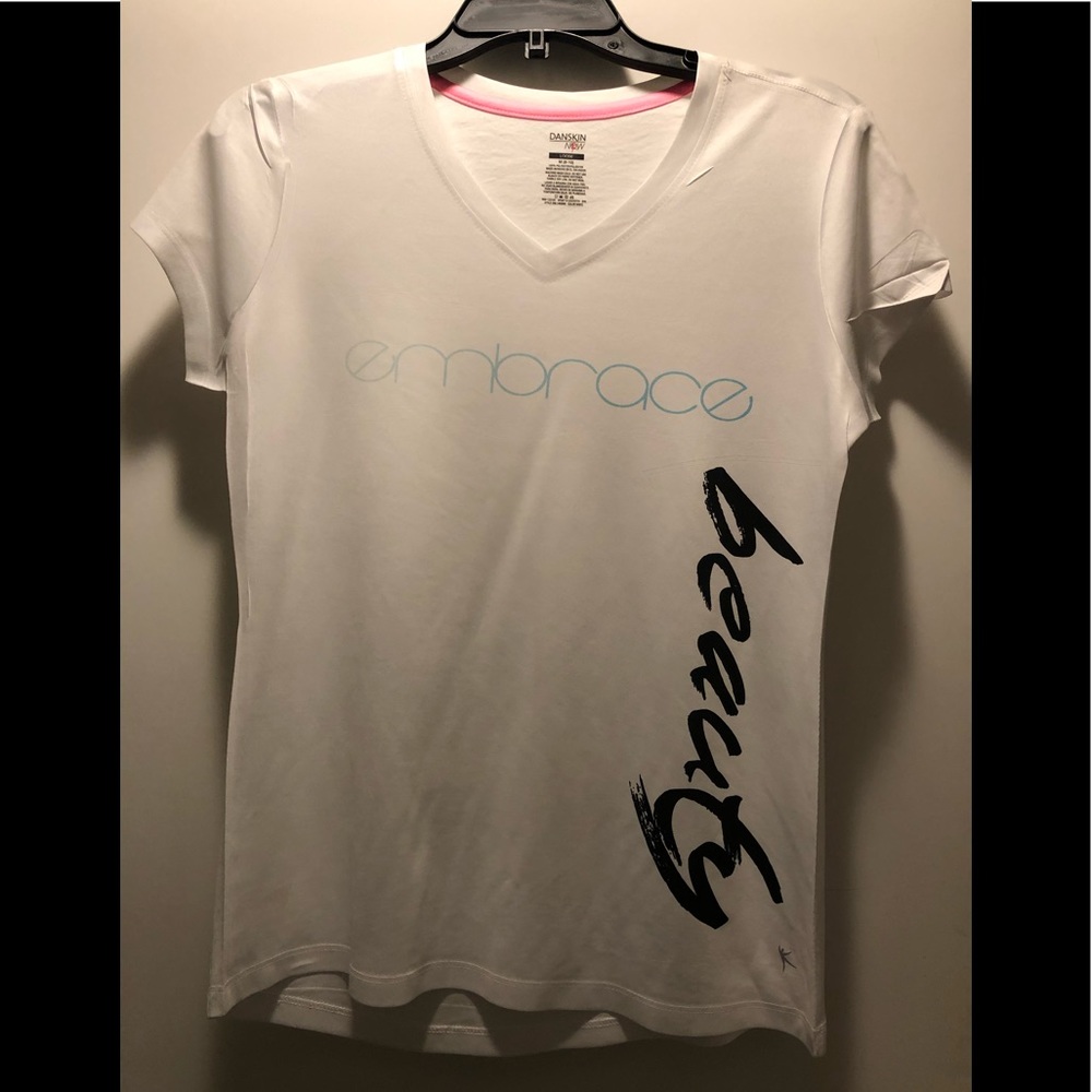 Medium embrace beauty polyester shirt white